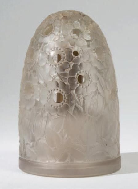 BRÛLE-PARFUM en verre blanc moulé pressé satiné «Boutons d'or», modèle cré pour les lampes Berge