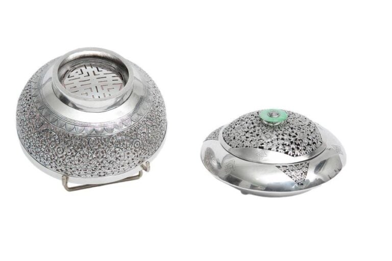 BRÛLE-PARFUM OU DIFFUSEUR A HERBES ODORANTES EN ARGENT