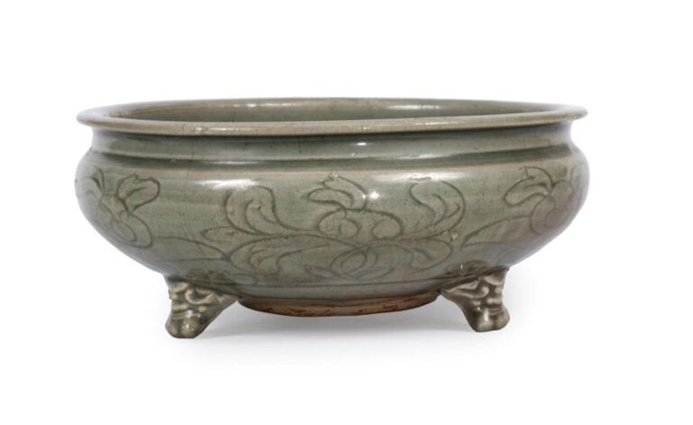 BRÛLE-PARFUM TRIPODE EN GRES PORCELAINEUX CELADON, LU