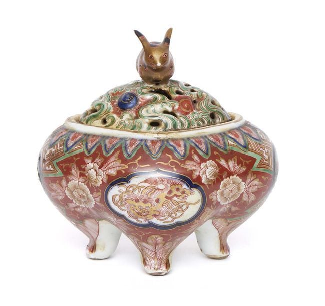 Brûleur à encens polychrome en porcelaine d’Imari en forme de losange (k?ro