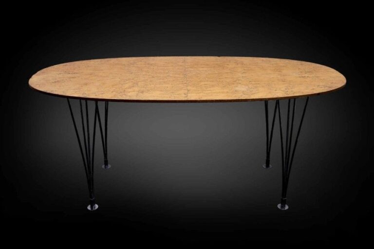 Bruno MATHSSON (1907-1988) Table à plateau de bouleau madré de section oblongue et pieds chromés tubulaires, modèle "Superellipse" pour Fritz HANSEN