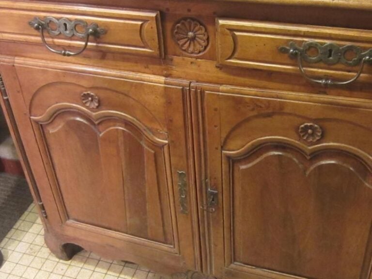 Buffet 2 portes et deux tiroirs en bois naturel  DEPENDANCE EXTERIEURE :