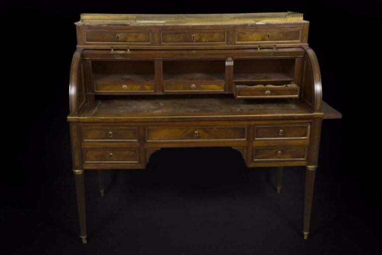 BUREAU A CYLINDRE rectangulaire en placage d'acajo
