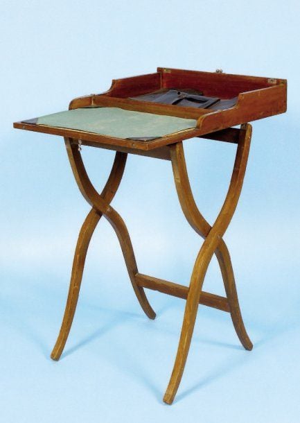 BUREAU D'OFFICIER PLIANT en acajo