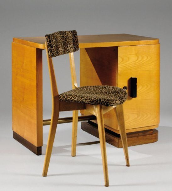 Bureau de dames en placage de frêne à plateau rectangulaire parqueté en damier et découpe arrondie en façad