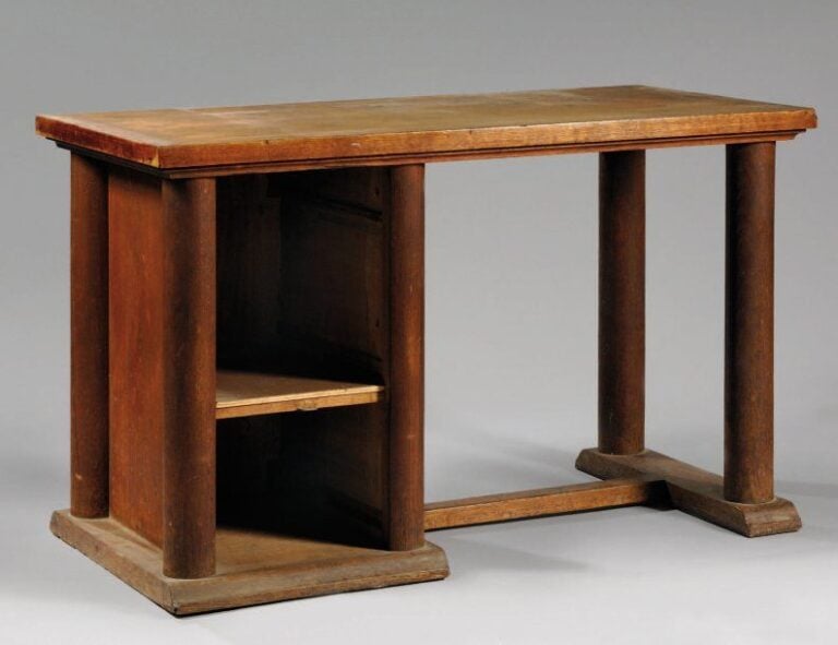 Bureau en chêne à plateau rectangulaire et caisson latéral à une étagère (sans porte