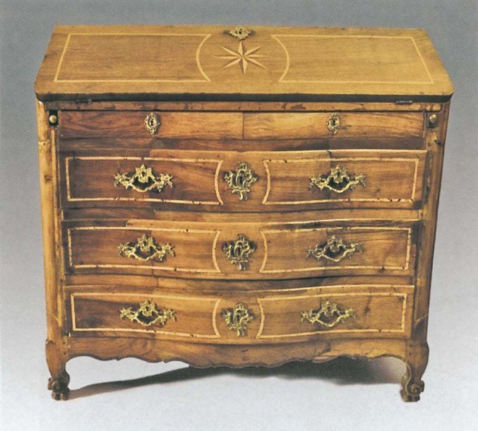 Bureau scriban formant commode en noyer à décor incrusté d'encadrements de filet et d'une étoile symbolisant les points cardinau