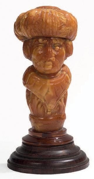 Buste d'un homme au turban en ambre