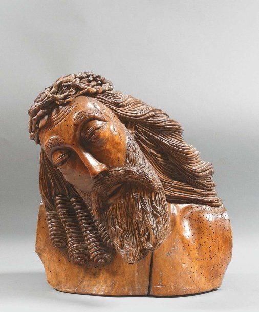 Buste de Christ en noyer sculpt