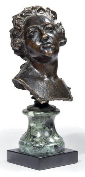 Buste en bronze patiné représentant Louis
