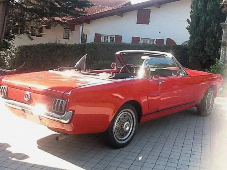 CABRIOLET 1965 6 Cylindres en ligne, boîte automatique, capote électrique (bon état)
