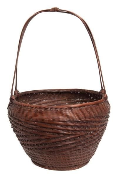 Cache-pot en bambou tressé de couleur marron en forme de panier (hanakago