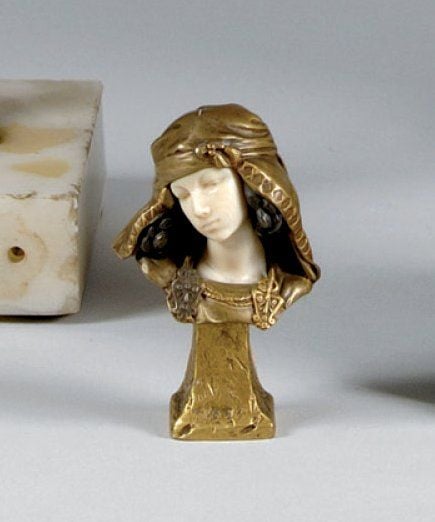 Cachet, buste « Jeune fille de Bou Saada