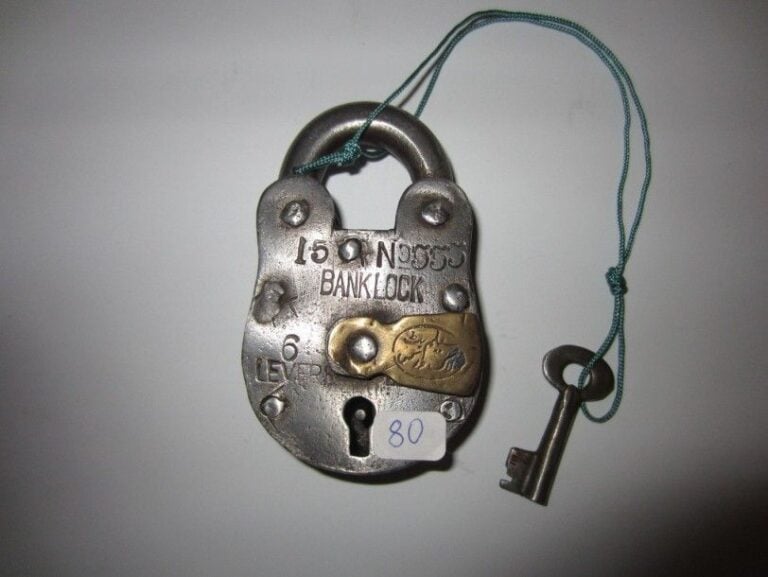 CADENAS «BANK LOCK» en acier riveté avec sa clef d'origin