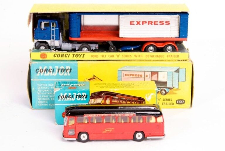 Camion Ford Express Service n° 1137 en BO 90% - Bus Midland rouge n° 1120 en BO - 100%