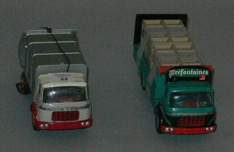 Camion poubelle Berliet et camion Préfontaine Berliet - 70%