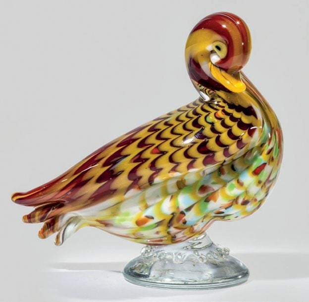 Canard en verre, le corps à décor jaspé polychrome et ailes rouges à motif godronné ocr
