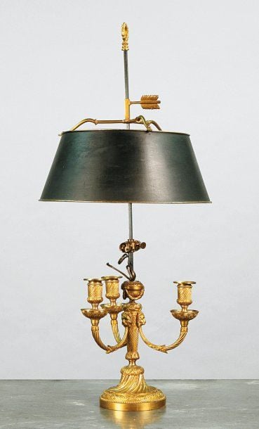 Candélabre en bronze ciselé et doré (monté en lampe