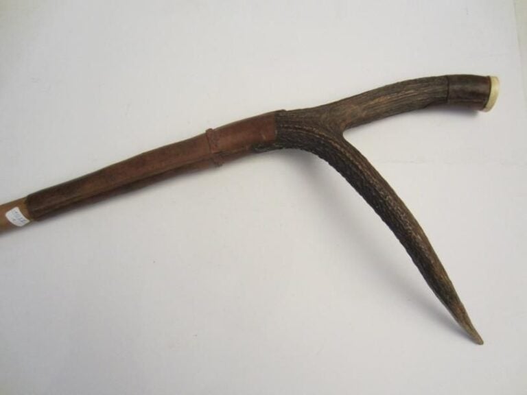 Canne de pirsh en bois de cerf, cuir et bois