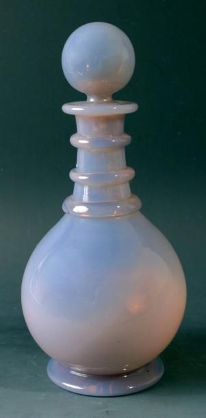Carafe à l'espagnole à trois cordons de col en opaline de cristal gorge de pigeo
