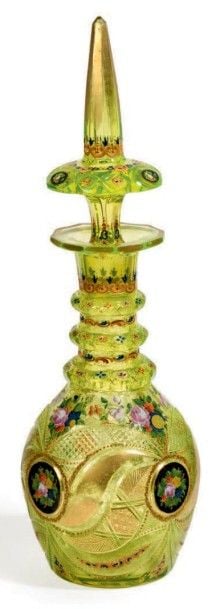 * Carafe balustre en cristal vert