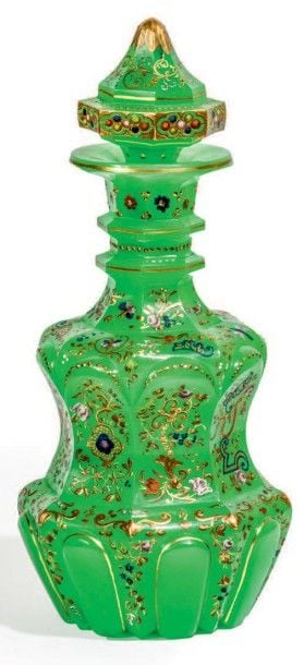 * Carafe en opaline verte