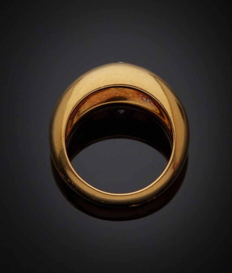 CARTIER - BAGUE "jonc" en or jaune (750‰) serti d'un diamant taille brillant, é…