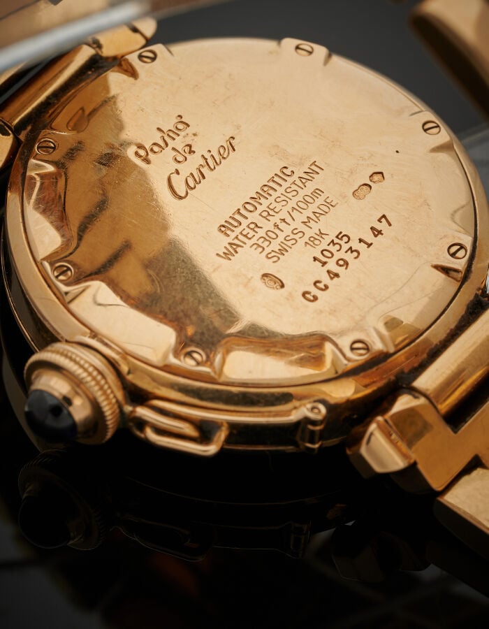 CARTIER - BRACELET MONTRE "Pasha" ronde en or jaune (750‰). Cadran crème, chiff…