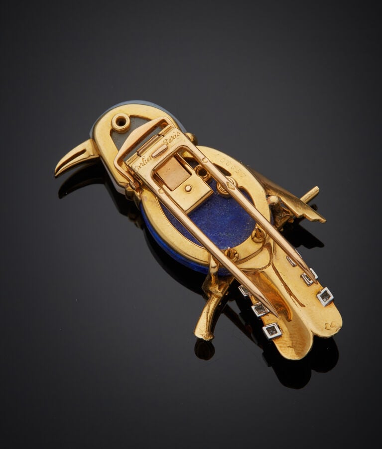 CARTIER - CLIP de CORSAGE « oiseau sur sa branche » en platine (950‰) et or jau…