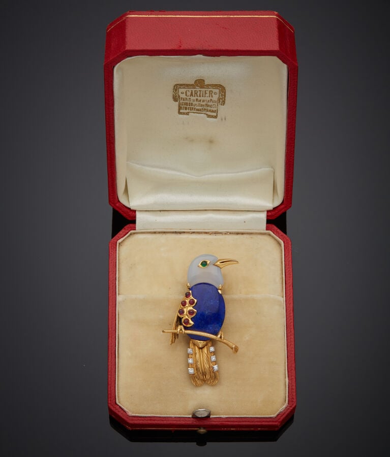 CARTIER - CLIP de CORSAGE « oiseau sur sa branche » en platine (950‰) et or jau…