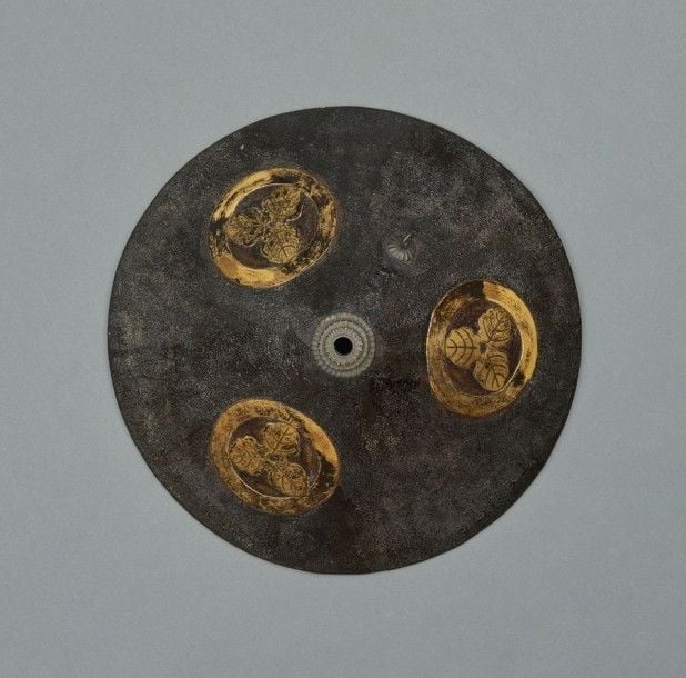 Casque de samouraï en forme de cône (toppai jingasa