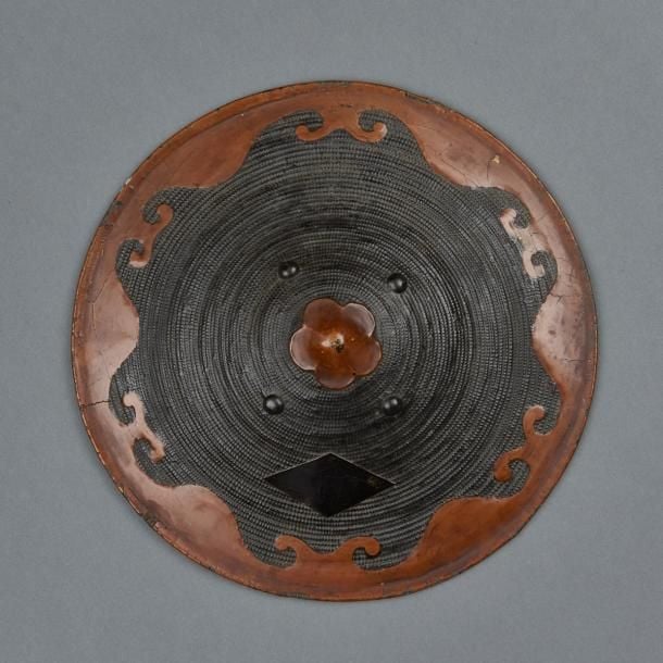 Casque de samouraï tressé (jingasa) garni de laqu