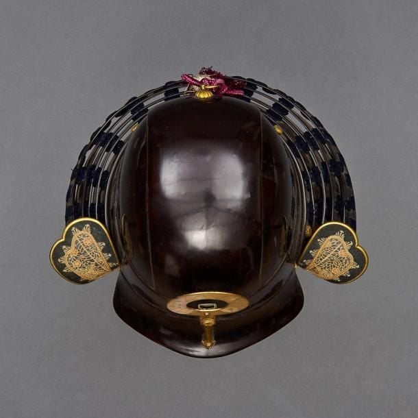 Casque kabuto-zunari (« casque en forme de tête ») laqué noi