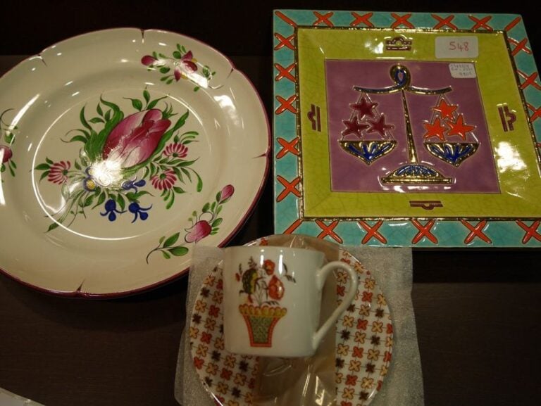 Cendriers , tasses a café , assiettes Luneville