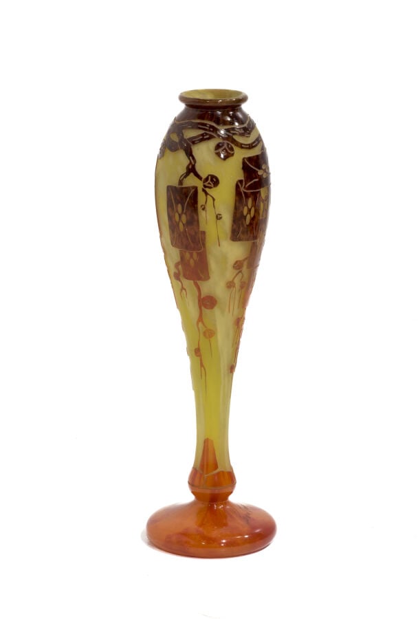 CHARDER POUR LE VERRE FRANCAIS - Vase de forme balustre à col annelé et piédouc…