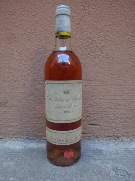 Château d'Yquem Lur Saluces Sauternes 1984 1 bouteille (haute épaule, étiquette avec rousseurs) LOT REVENDU SUR FOLLE ENCHERE