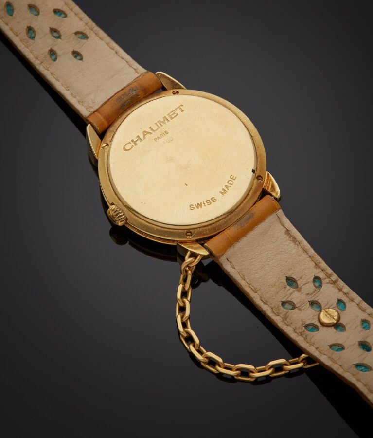 CHAUMET - BRACELET MONTRE ronde en or jaune (750‰). Attaches "gouttes", cadran…