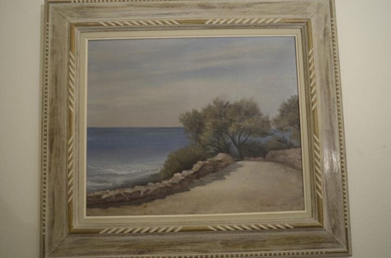 Chemin en bord de mer