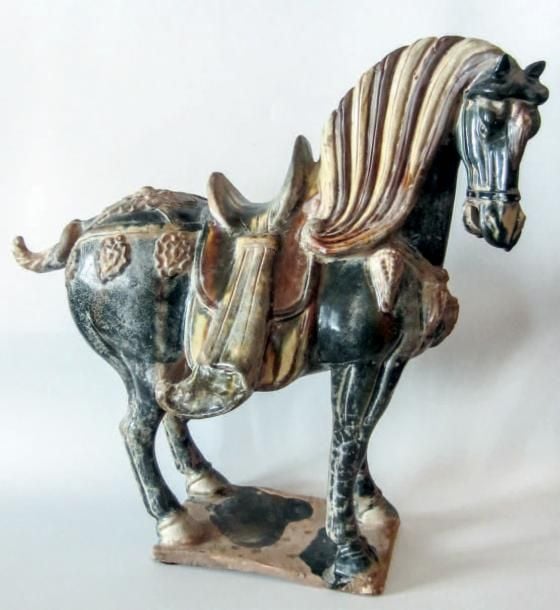 Cheval en terre cuite à glacure polychrome - Chine, Dynastie Tang (618-907)