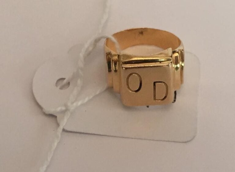 Chevalière en or jaune 18 ct (750 millième) monogramée O