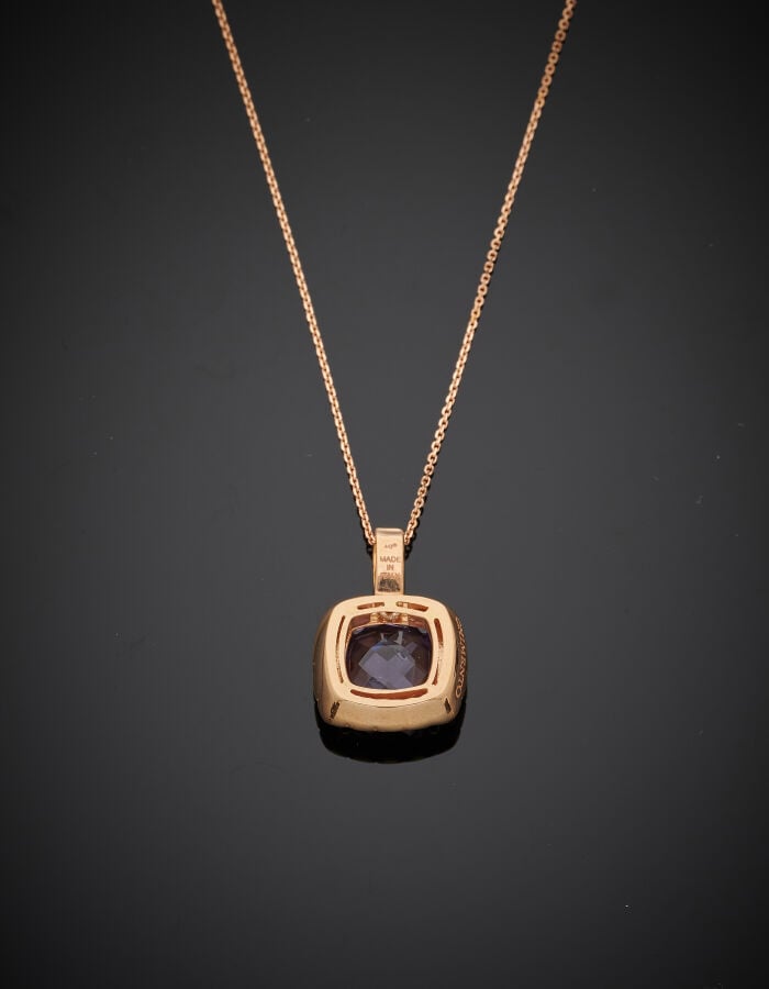 CHIMENTO - PENDENTIF et sa chaînette en or rose (750‰) guilloché à « pointes de…