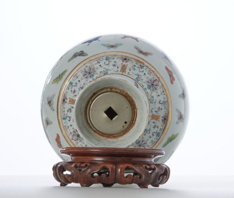CHINE - ÉPOQUE GUANGXU (1875-1908) - Vase de forme 'shangping' en porcelaine à…