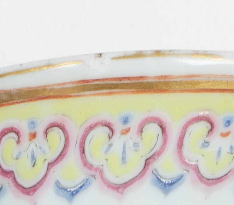 CHINE - ÉPOQUE GUANGXU (1875-1908) - Vase de forme 'shangping' en porcelaine à…