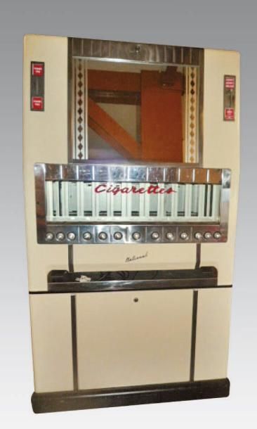 CIGARETTES MACHINE Distributeur de cigarettes origine USA de marque National, 1950n métal et verr