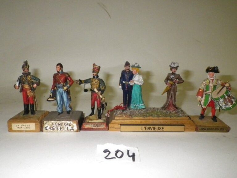 Cinq figurines: deux figurines Métayer Ier Empire dont Général Lassale - Général Stella par Desfontaine - de Boufflers 1720 par Marcel Baldet, scène de l'envieuse par