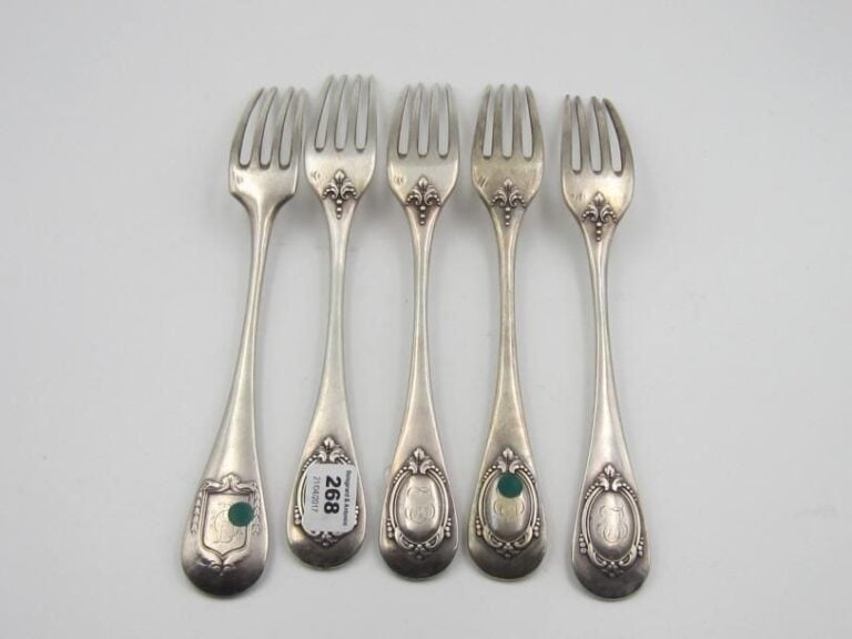 Cinq fourchettes en argent (950 ‰), chiffrées dans un ovale