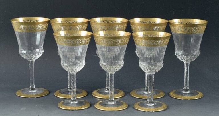 Cinq verres à eau et trois verres à vin, modèle «Thistle or» (décor au chardon