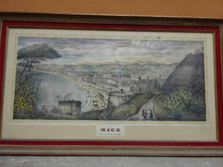 Claude PERRIN  Paire de lithographies rehaussées d'aquarelle : -Nice, Vue Prise du château  32,5 x 75,5 cm -Nice, Vue Prise du chemin de Cimiez 32,5 x 75,5cm Sans trace de pliure centrale, passe-partout non décadrée