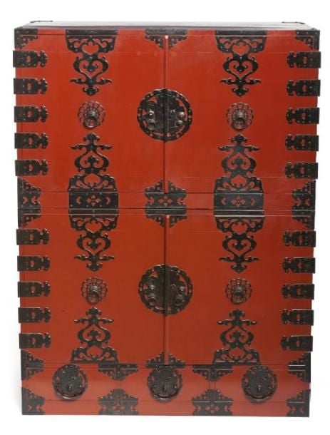Coffre à kimono à deux corps, en bois laqué de couleur rouge-cinabr