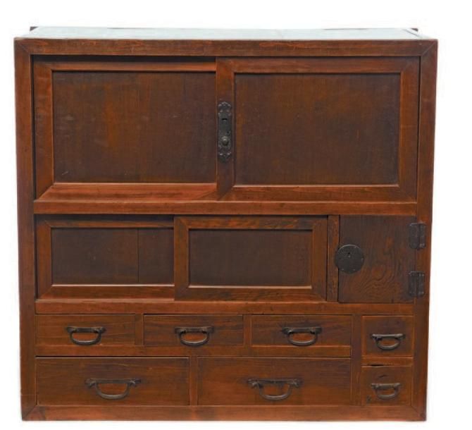 Coffre en bois de couleur marron foncé avec portes coulissante